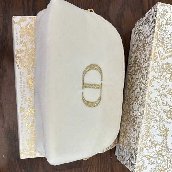 Dior Cream Cosmetic Bag - Picture 3 of 4
